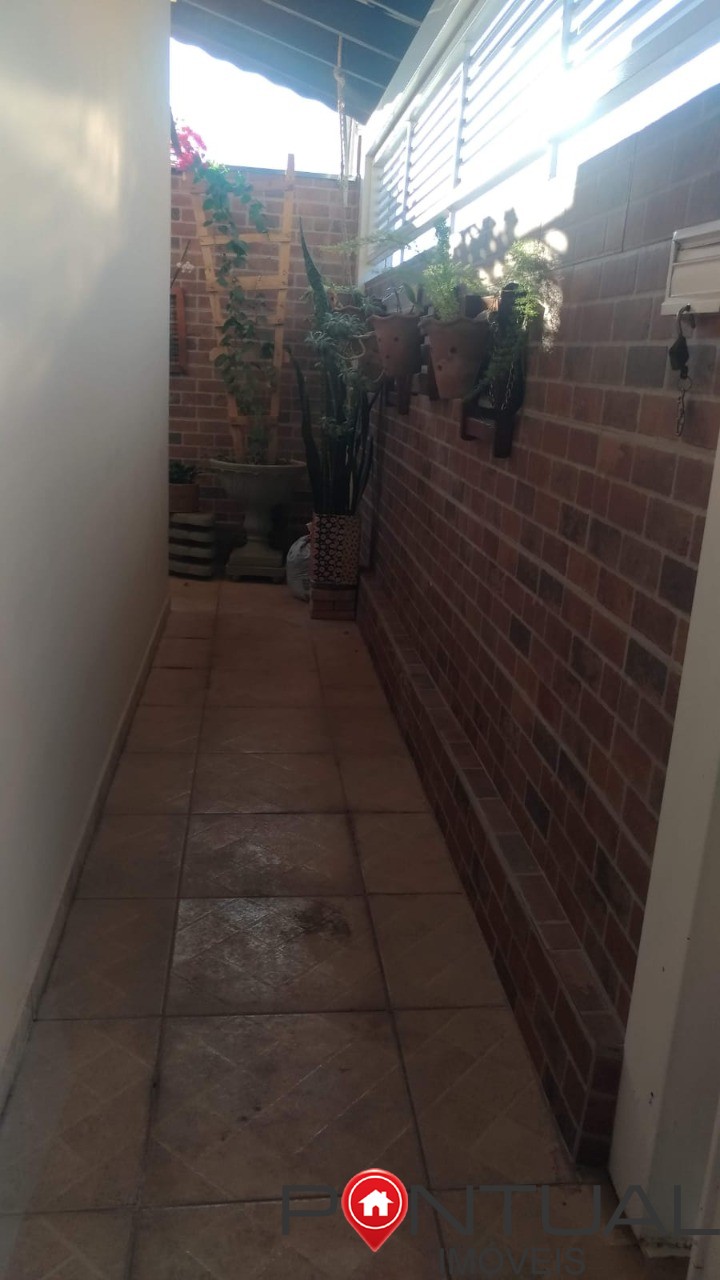 Casa à venda em marília na região do jardim bandeirantes. Ve
