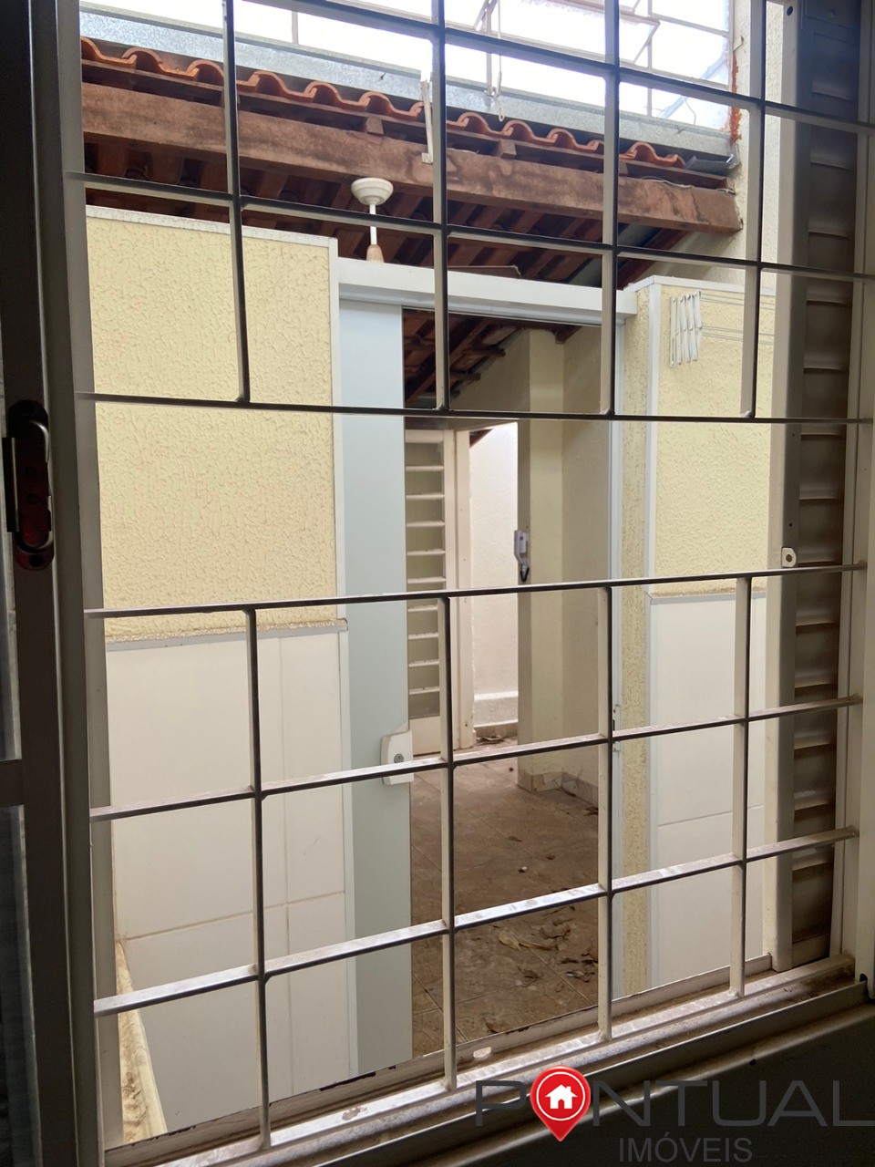 Casa para locação no Jardim América em Marília-SP: 3 quartos, 1 suíte, sala, banheiro e vaga de garagem!