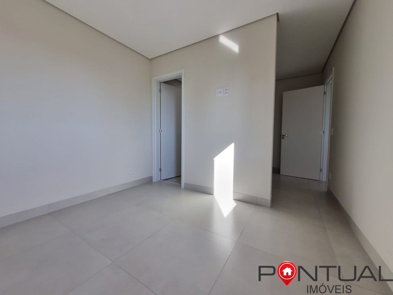 Apartamento de 3 quartos com suíte e 2 vagas na cidade de Marília-SP, bairro Barbosa: saiba mais!