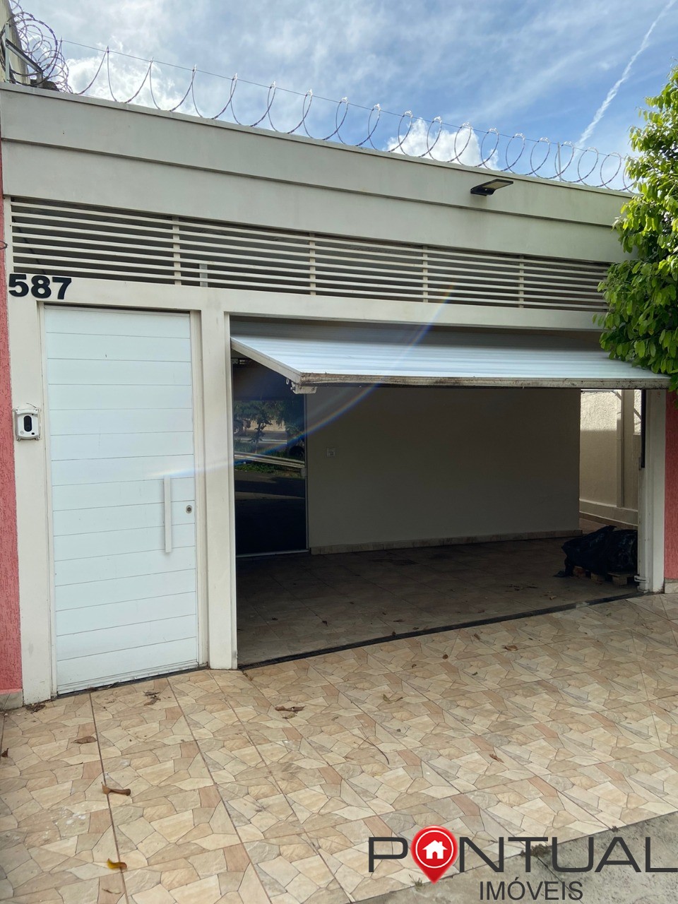 Casa para locação no Jardim América em Marília-SP: 3 quartos, 1 suíte, sala, banheiro e vaga de garagem!