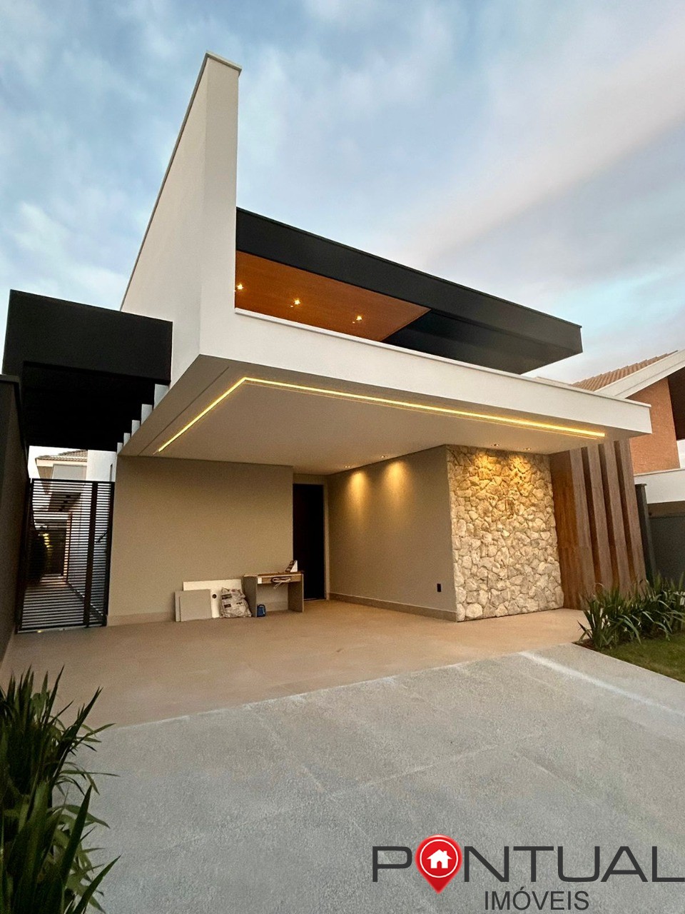 Casa à venda Marília Terras da Fazenda Casa luxo piscina 3 suítes closet aceita permuta Pontual Imóveis - sua imobiliária em Marília de confiança