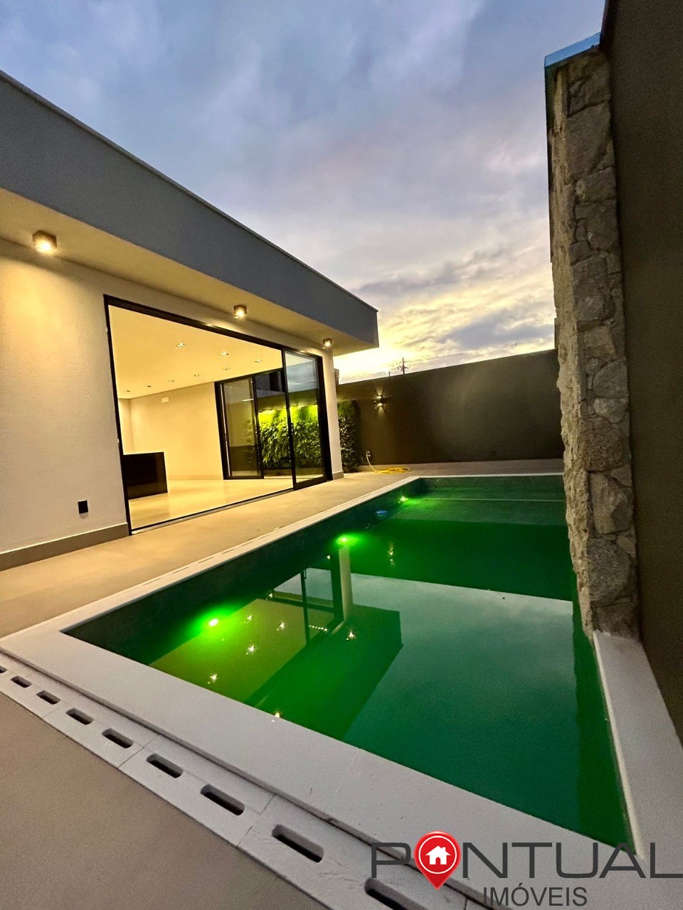 Casa à venda Marília Terras da Fazenda Casa luxo piscina 3 suítes closet aceita permuta Pontual Imóveis - sua imobiliária em Marília de confiança