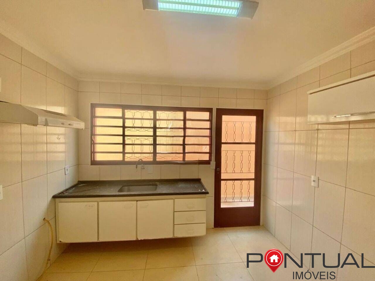 Casa a venda de 3 quartos 1 suíte bairro bassan marília - ve