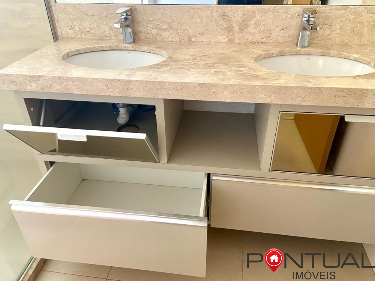 Apartamento de luxo à venda em Marília-SP, Jardim São Geraldo: 3 quartos, 3 suítes, 1 sala, 4 banheiros, 2 vagas de garagem, 145,50 m².