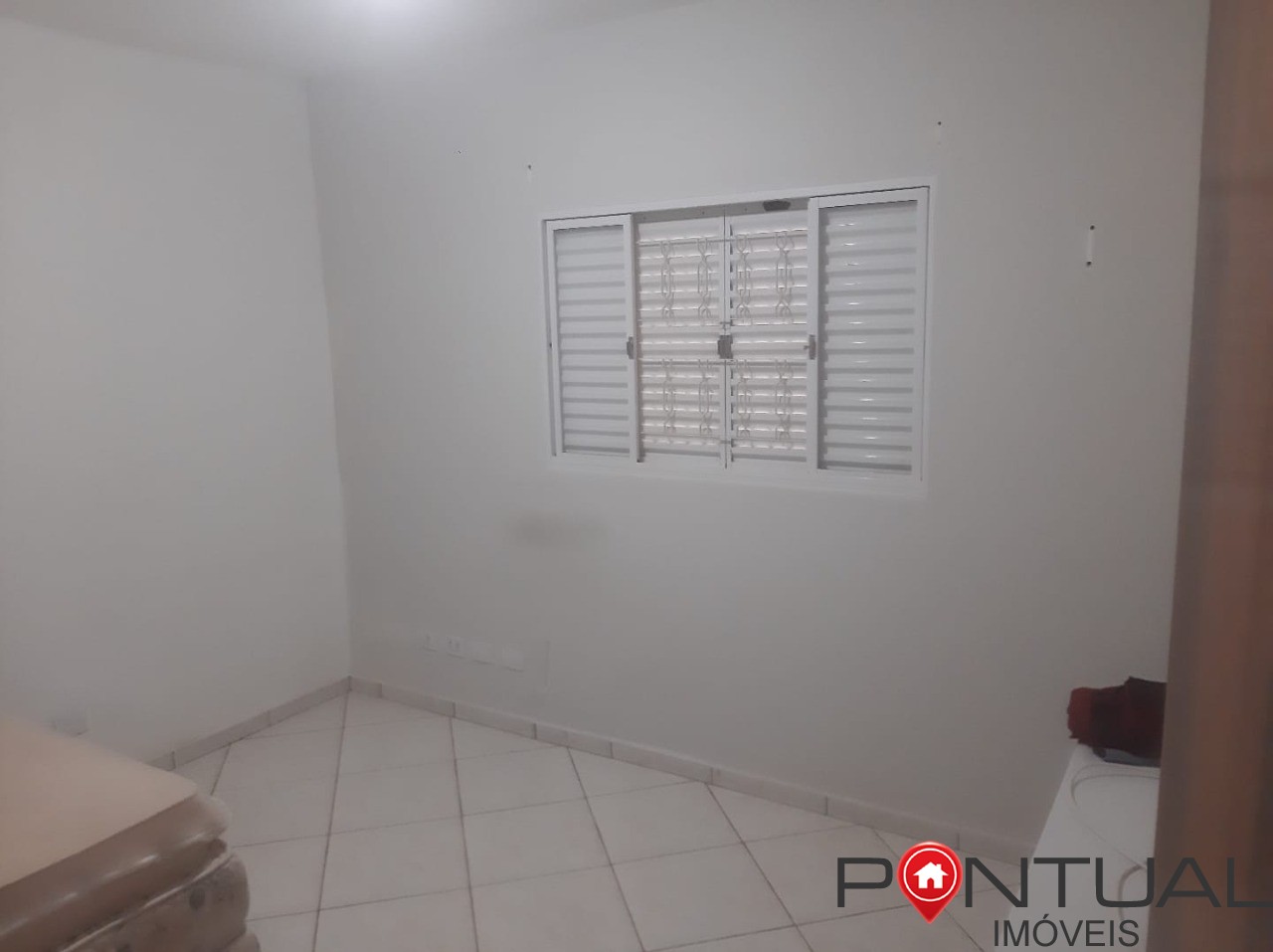 Imperdível oportunidade de adquirir uma casa com 2 quartos e