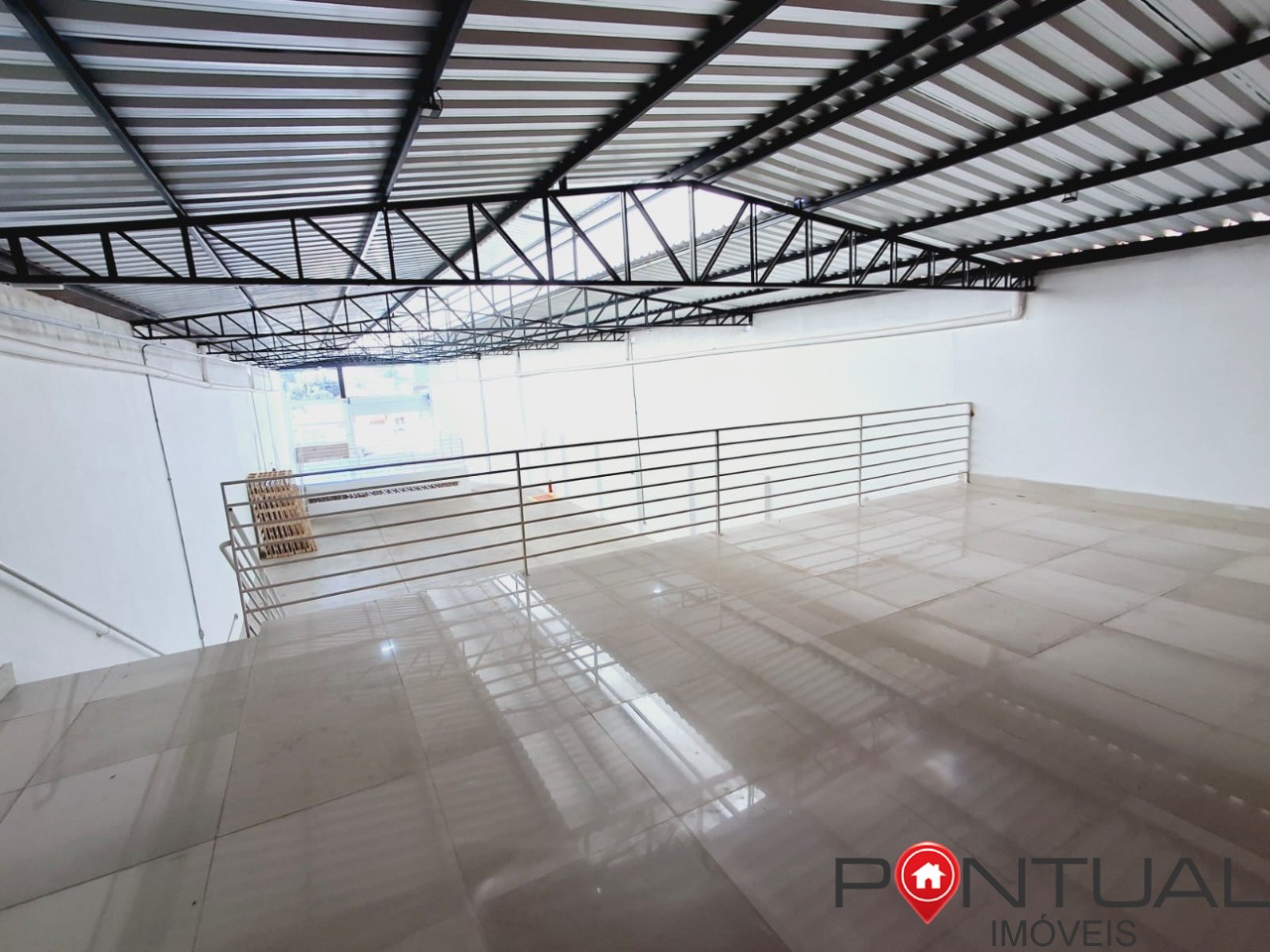 Barracão Comercial à Venda e para alugar no Bairro Marília. Confira!