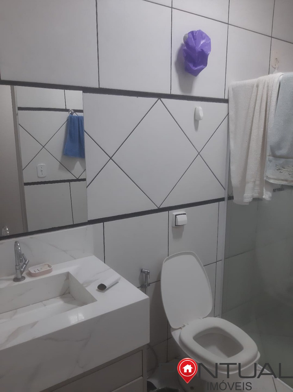 Imperdível oportunidade de adquirir uma casa com 2 quartos e
