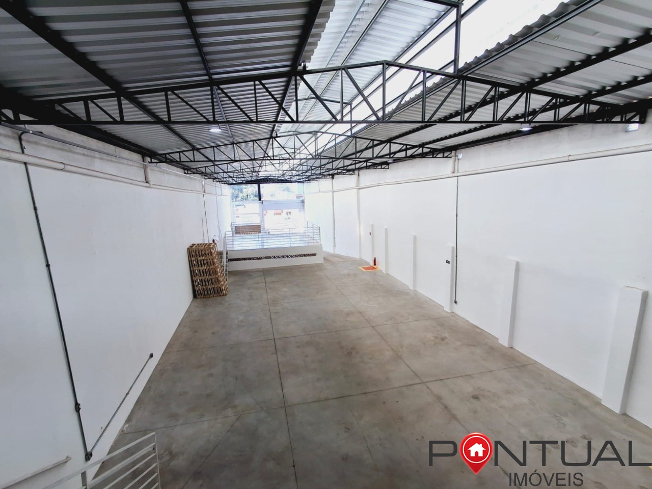 Barracão Comercial à Venda e para alugar no Bairro Marília. Confira!