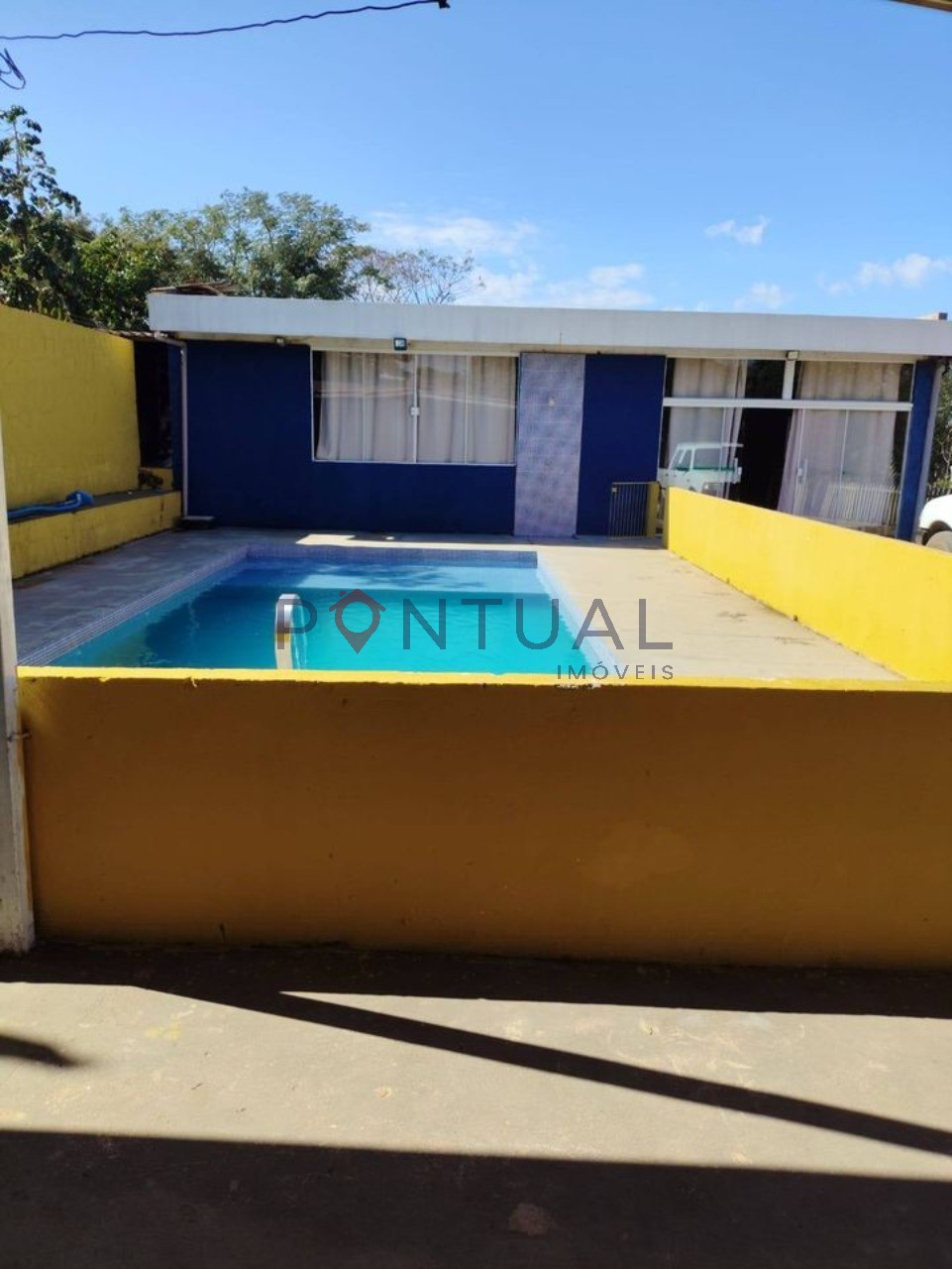 Chácara em condomínio: 2 quartos, 2 banheiros, 10 vagas de g