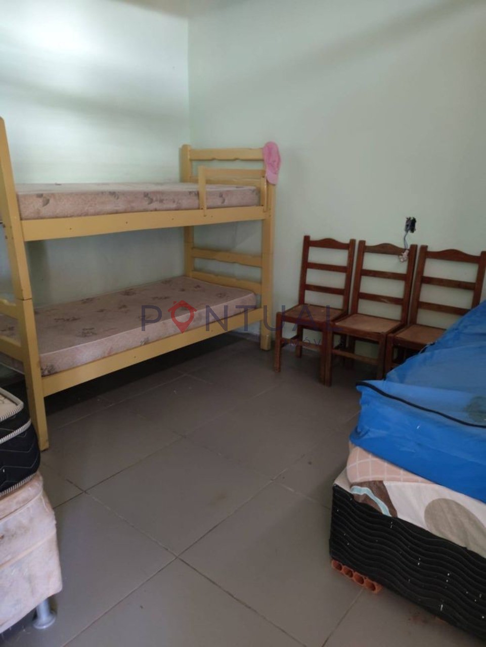 Chácara em condomínio: 2 quartos, 2 banheiros, 10 vagas de g