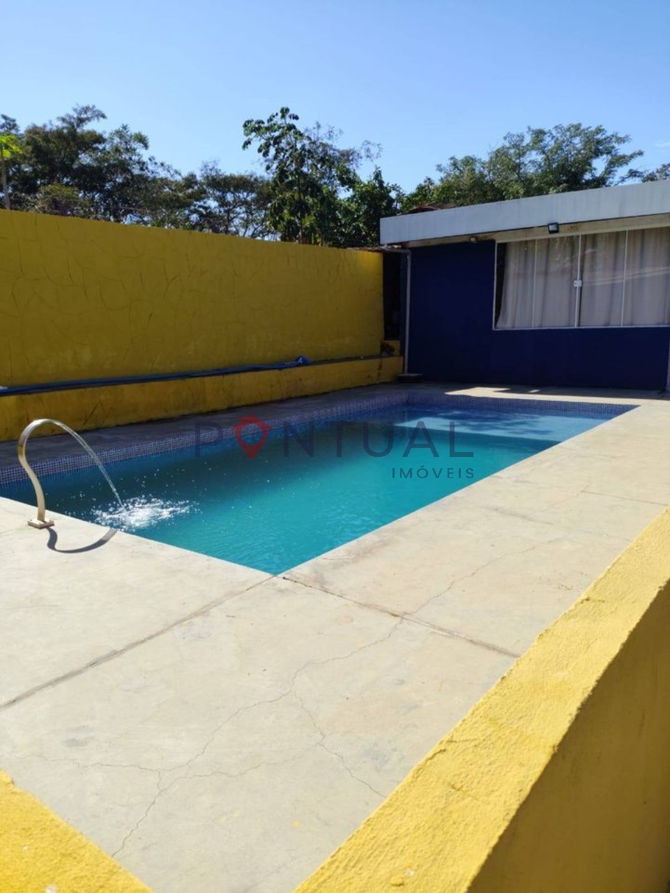 Chácara em condomínio: 2 quartos, 2 banheiros, 10 vagas de g