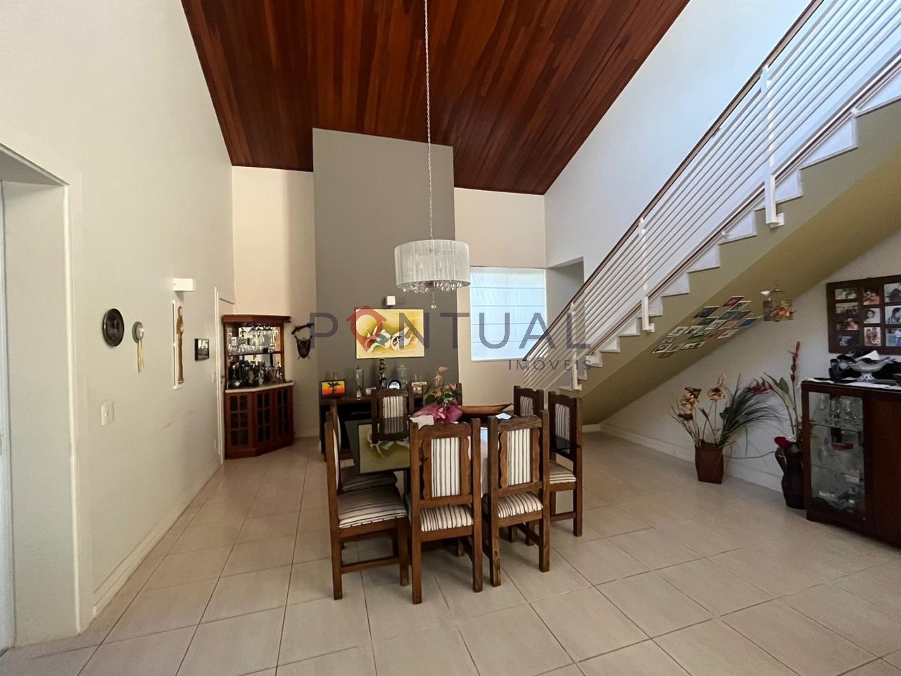 Casa para venda ou alugar com piscina em Marília no Condomínio Portal da Serra. Confira!