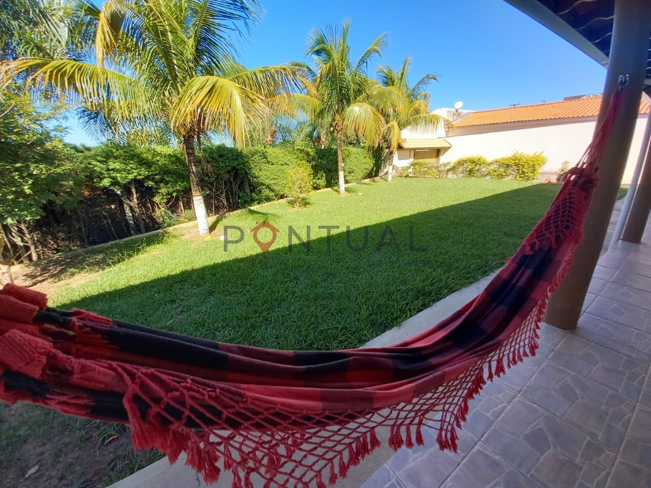 Imperdível! Casa à venda ou locação em Marília-SP, bairro Palmital, 3 quartos, 2 suítes, sala e 5 vagas de garagem.