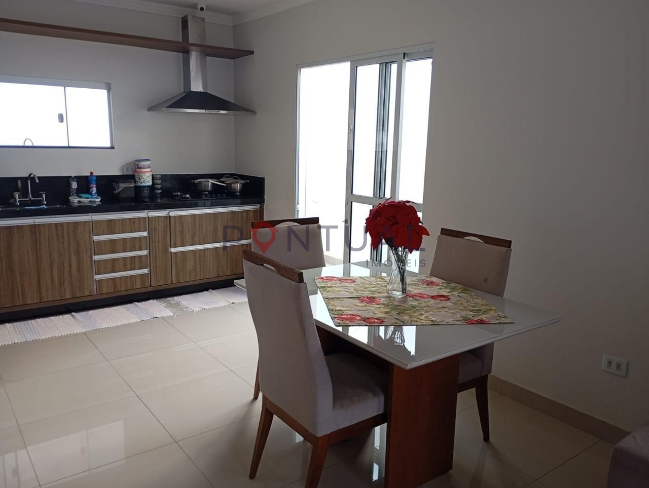 Imperdível oportunidade de adquirir casa com 3 quartos, 1 suíte, 1 sala, 2 banheiros, 2 vagas de garagem, 190 m² em Marília-SP.