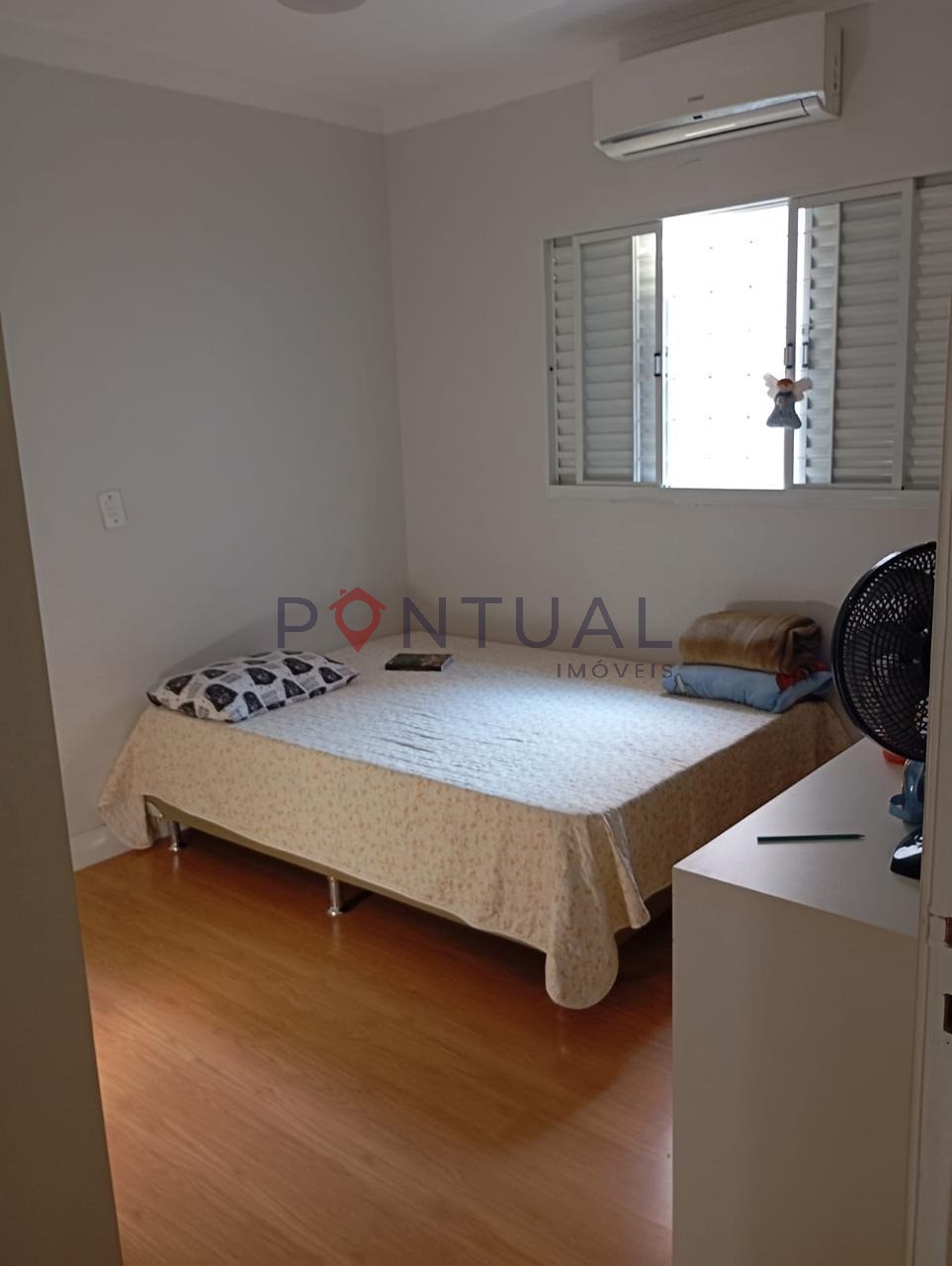 Imperdível oportunidade de adquirir casa com 3 quartos, 1 suíte, 1 sala, 2 banheiros, 2 vagas de garagem, 190 m² em Marília-SP.