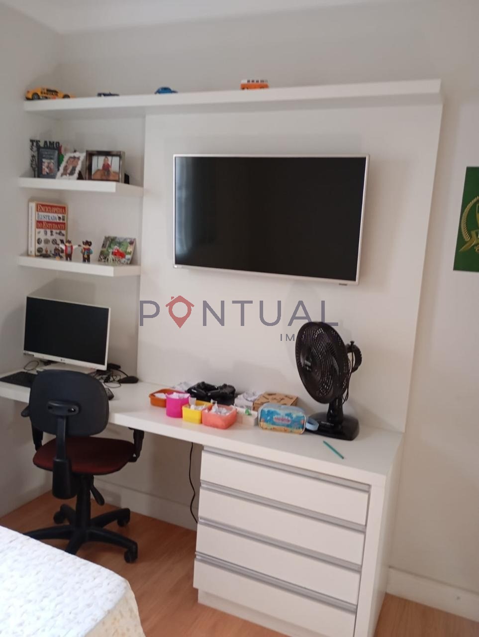 Imperdível oportunidade de adquirir casa com 3 quartos, 1 suíte, 1 sala, 2 banheiros, 2 vagas de garagem, 190 m² em Marília-SP.