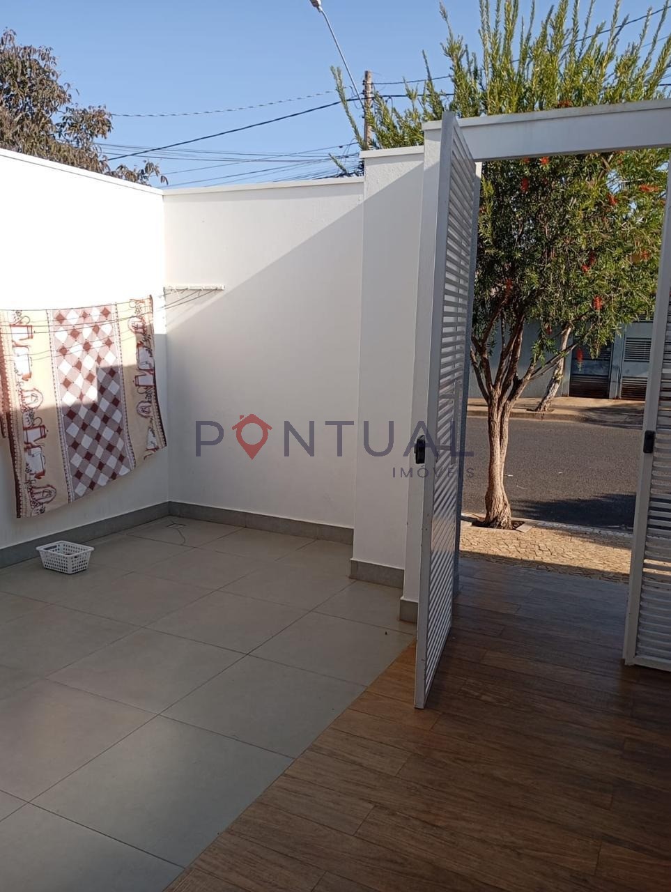 Imperdível oportunidade de adquirir casa com 3 quartos, 1 suíte, 1 sala, 2 banheiros, 2 vagas de garagem, 190 m² em Marília-SP.