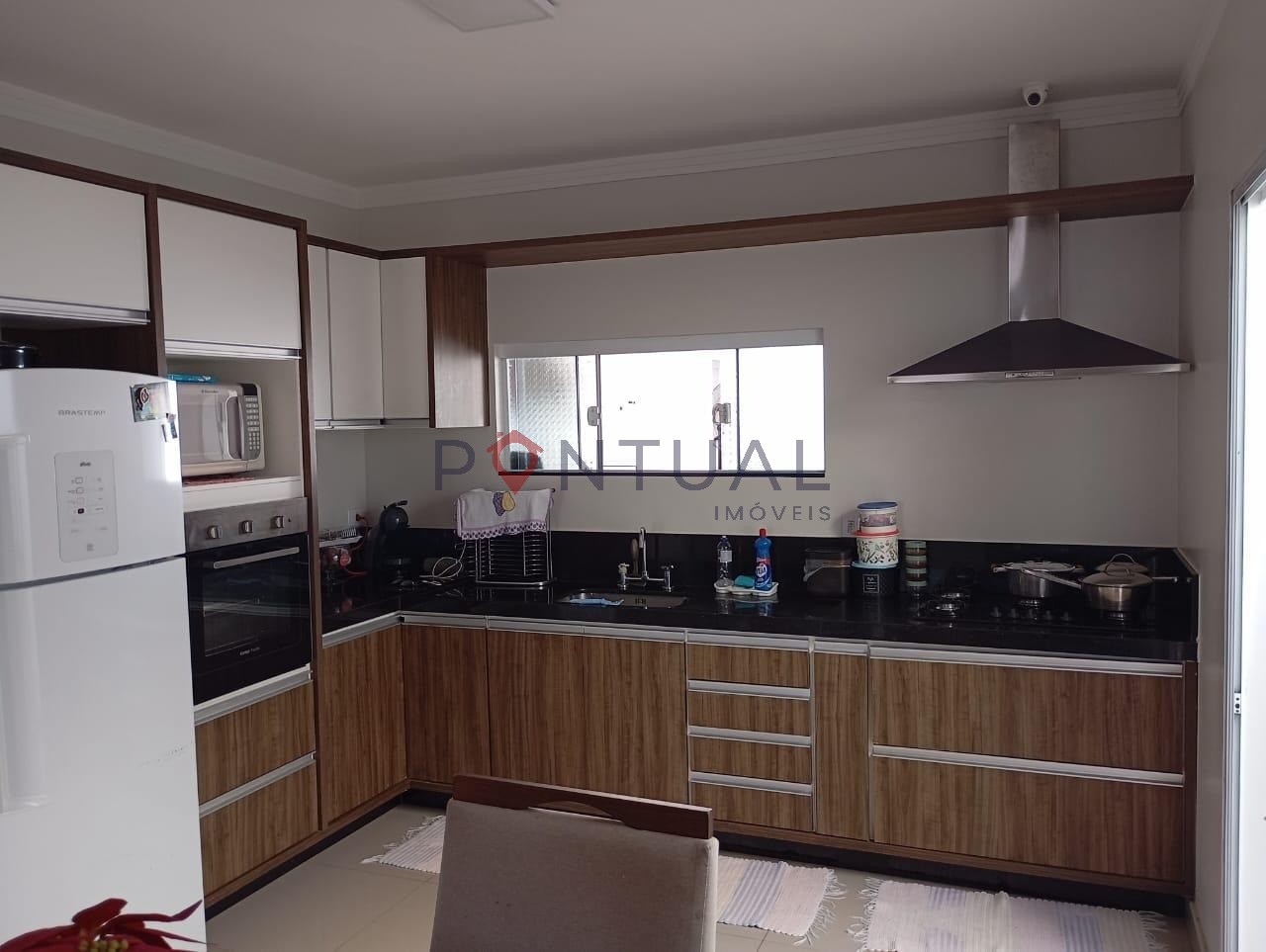 Imperdível oportunidade de adquirir casa com 3 quartos, 1 suíte, 1 sala, 2 banheiros, 2 vagas de garagem, 190 m² em Marília-SP.