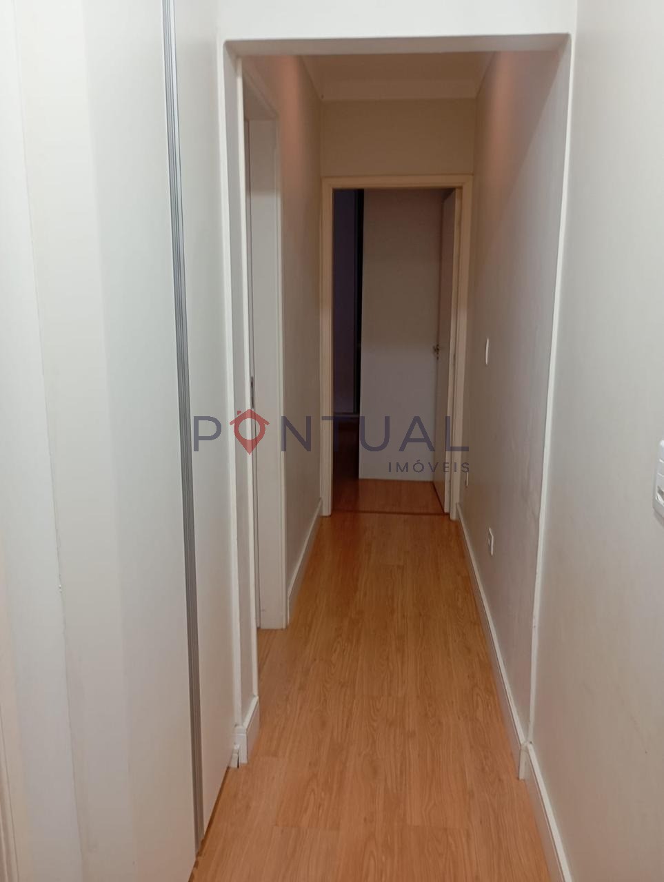 Imperdível oportunidade de adquirir casa com 3 quartos, 1 suíte, 1 sala, 2 banheiros, 2 vagas de garagem, 190 m² em Marília-SP.