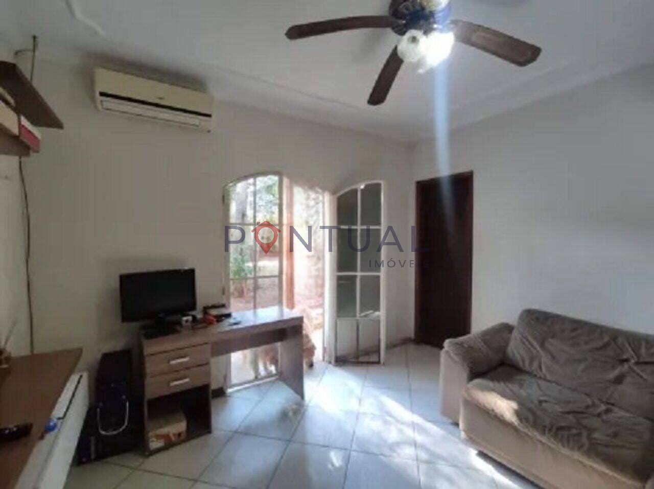 Imóvel de Alto Padrão à Venda em Marília-SP no Jardim Acapulco: 3 Quartos, 1 Suíte, 1 Sala, 2 Banheiros, 4 Vagas de Garagem!