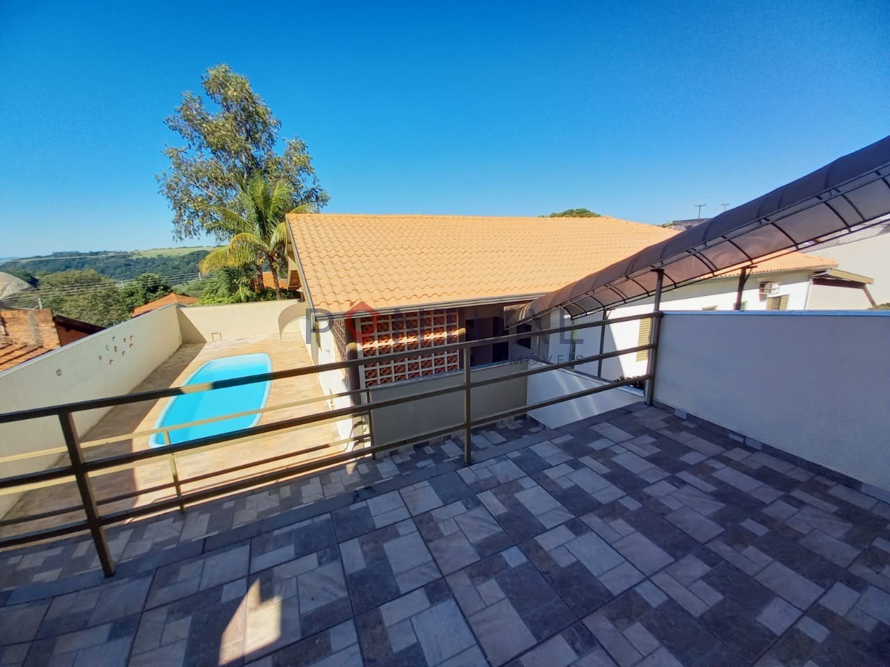 Imperdível! Casa à venda ou locação em Marília-SP, bairro Palmital, 3 quartos, 2 suítes, sala e 5 vagas de garagem.