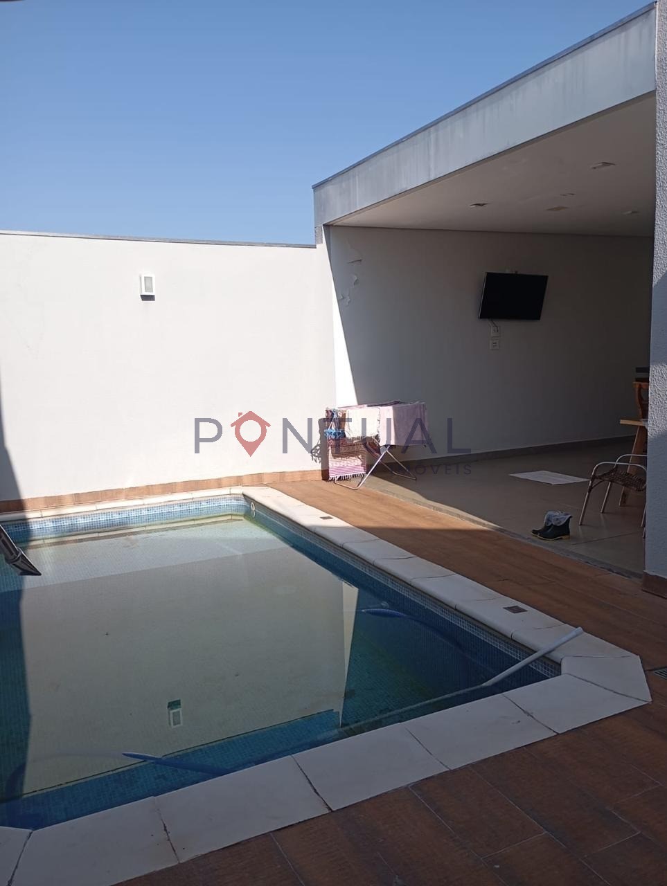 Imperdível oportunidade de adquirir casa com 3 quartos, 1 suíte, 1 sala, 2 banheiros, 2 vagas de garagem, 190 m² em Marília-SP.