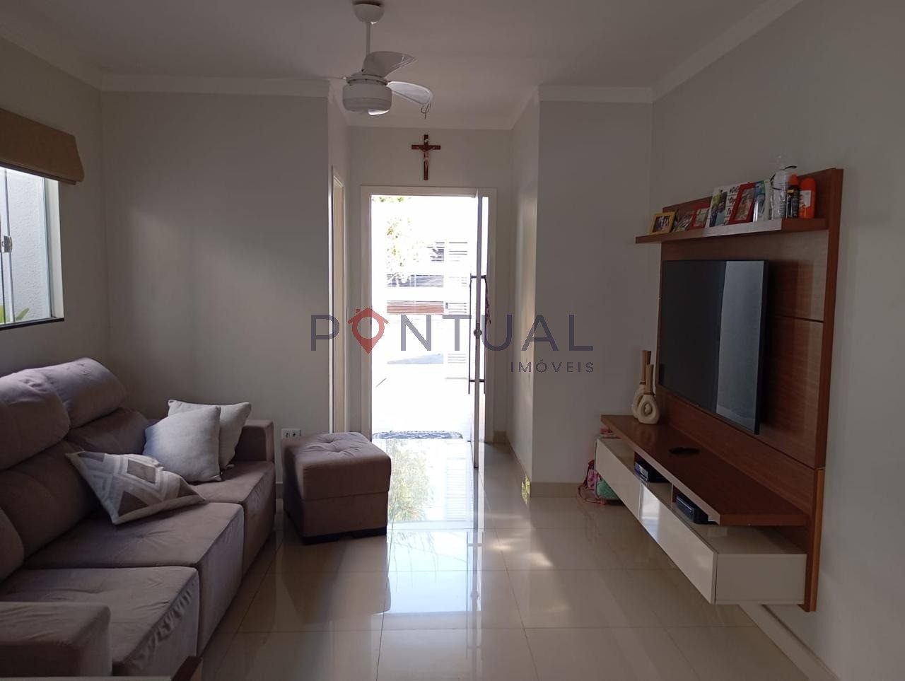 Imperdível oportunidade de adquirir casa com 3 quartos, 1 suíte, 1 sala, 2 banheiros, 2 vagas de garagem, 190 m² em Marília-SP.