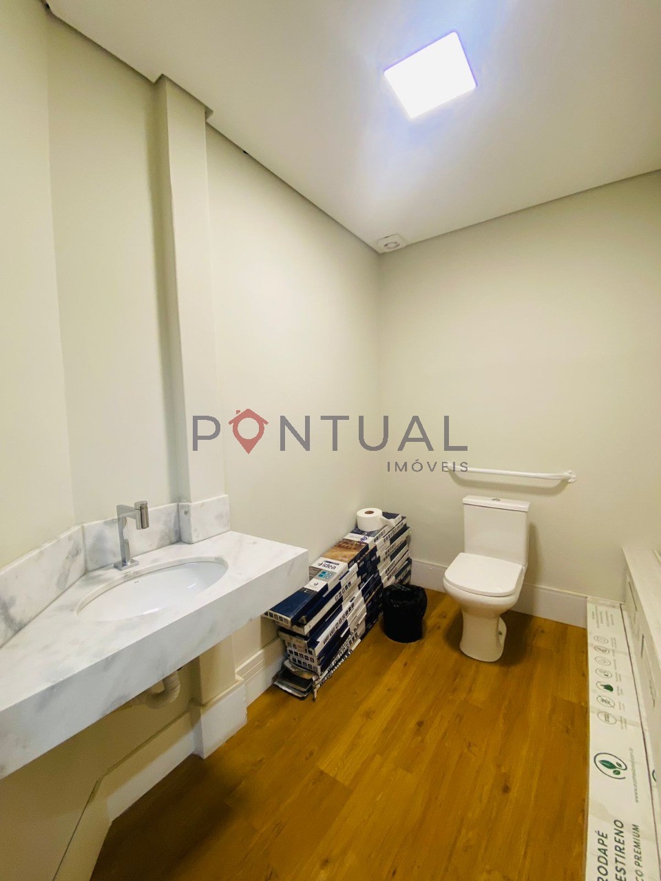 Sala Comercial para Locação em Marília-SP, Bairro Barbosa. Venha conhecer!