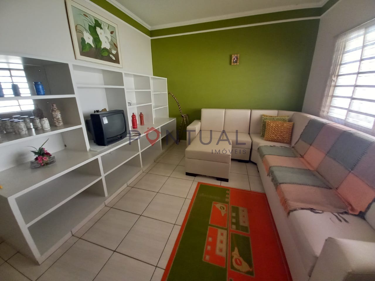 Imperdível! Casa à venda ou locação em Marília-SP, bairro Palmital, 3 quartos, 2 suítes, sala e 5 vagas de garagem.