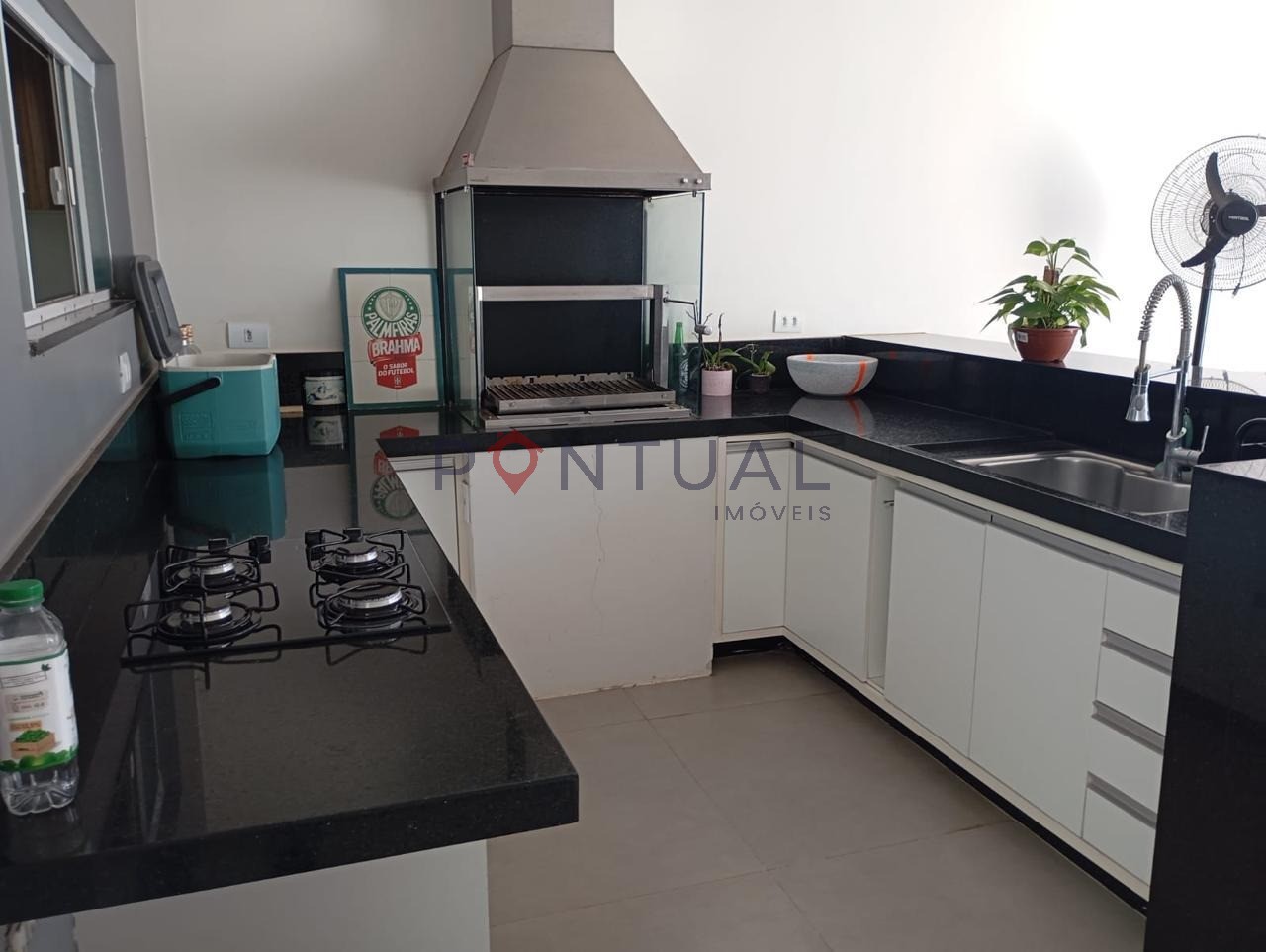 Imperdível oportunidade de adquirir casa com 3 quartos, 1 suíte, 1 sala, 2 banheiros, 2 vagas de garagem, 190 m² em Marília-SP.