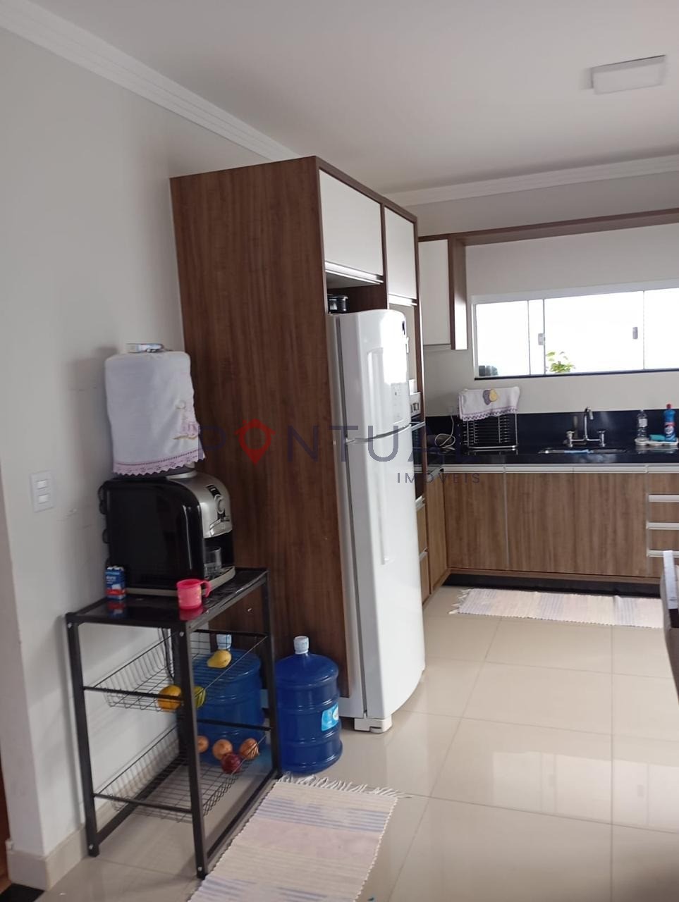 Imperdível oportunidade de adquirir casa com 3 quartos, 1 suíte, 1 sala, 2 banheiros, 2 vagas de garagem, 190 m² em Marília-SP.
