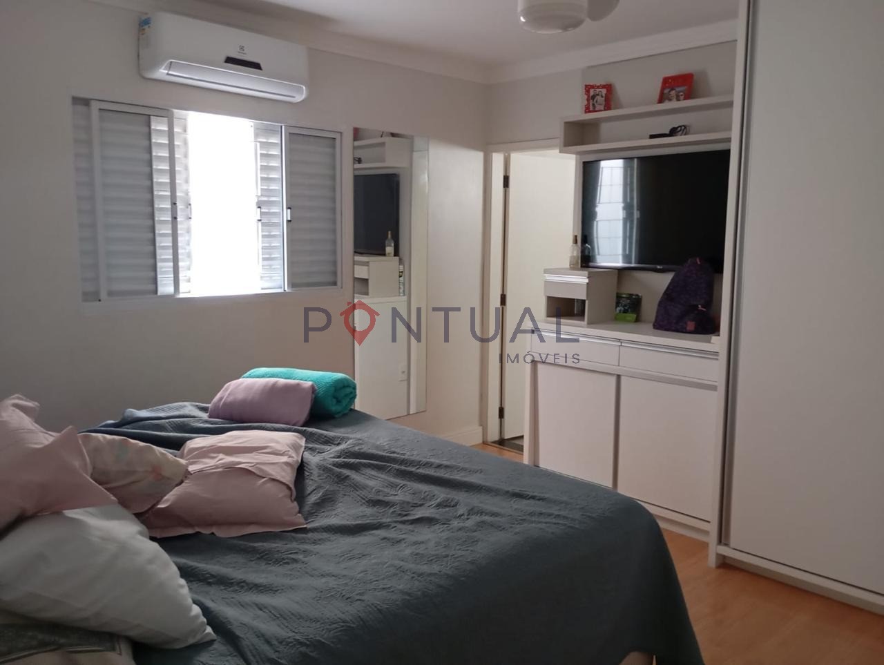 Imperdível oportunidade de adquirir casa com 3 quartos, 1 suíte, 1 sala, 2 banheiros, 2 vagas de garagem, 190 m² em Marília-SP.