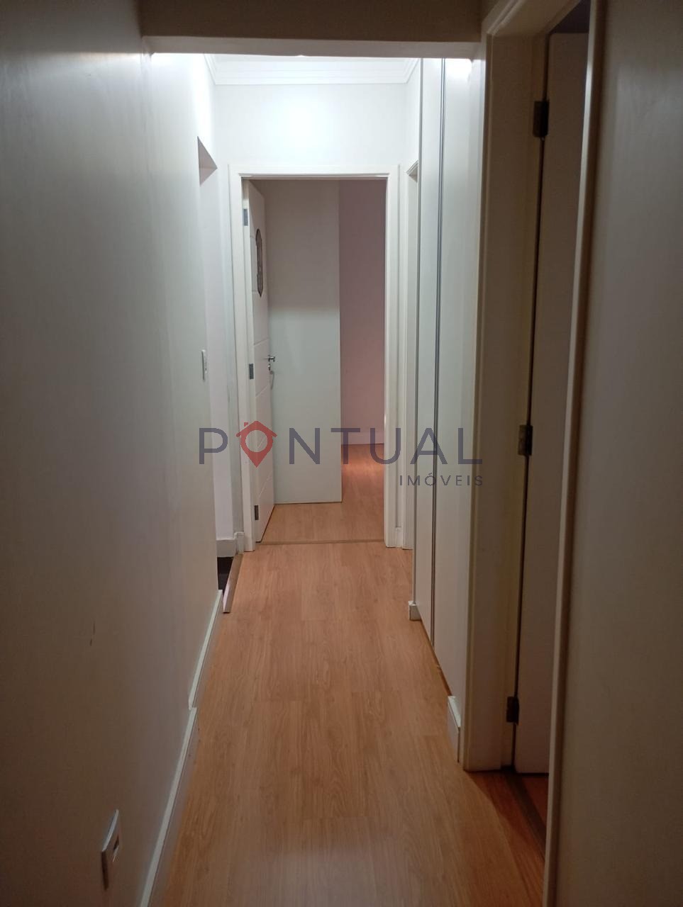 Imperdível oportunidade de adquirir casa com 3 quartos, 1 suíte, 1 sala, 2 banheiros, 2 vagas de garagem, 190 m² em Marília-SP.