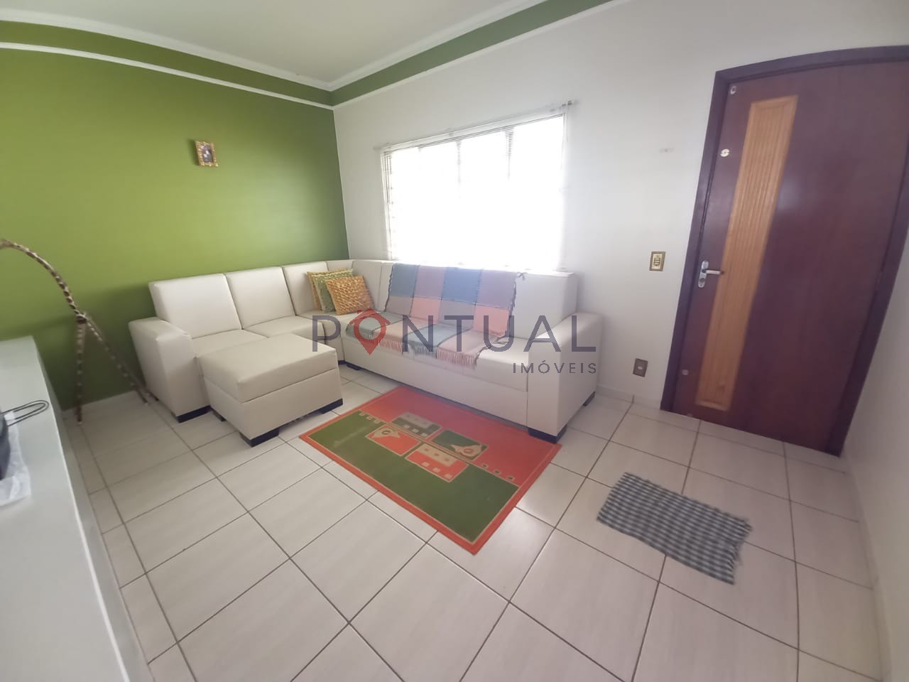 Imperdível! Casa à venda ou locação em Marília-SP, bairro Palmital, 3 quartos, 2 suítes, sala e 5 vagas de garagem.