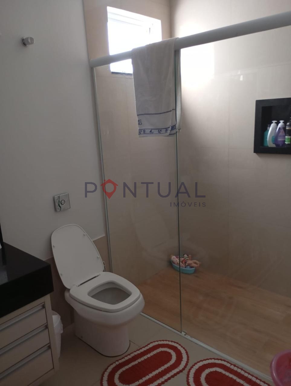 Imperdível oportunidade de adquirir casa com 3 quartos, 1 suíte, 1 sala, 2 banheiros, 2 vagas de garagem, 190 m² em Marília-SP.