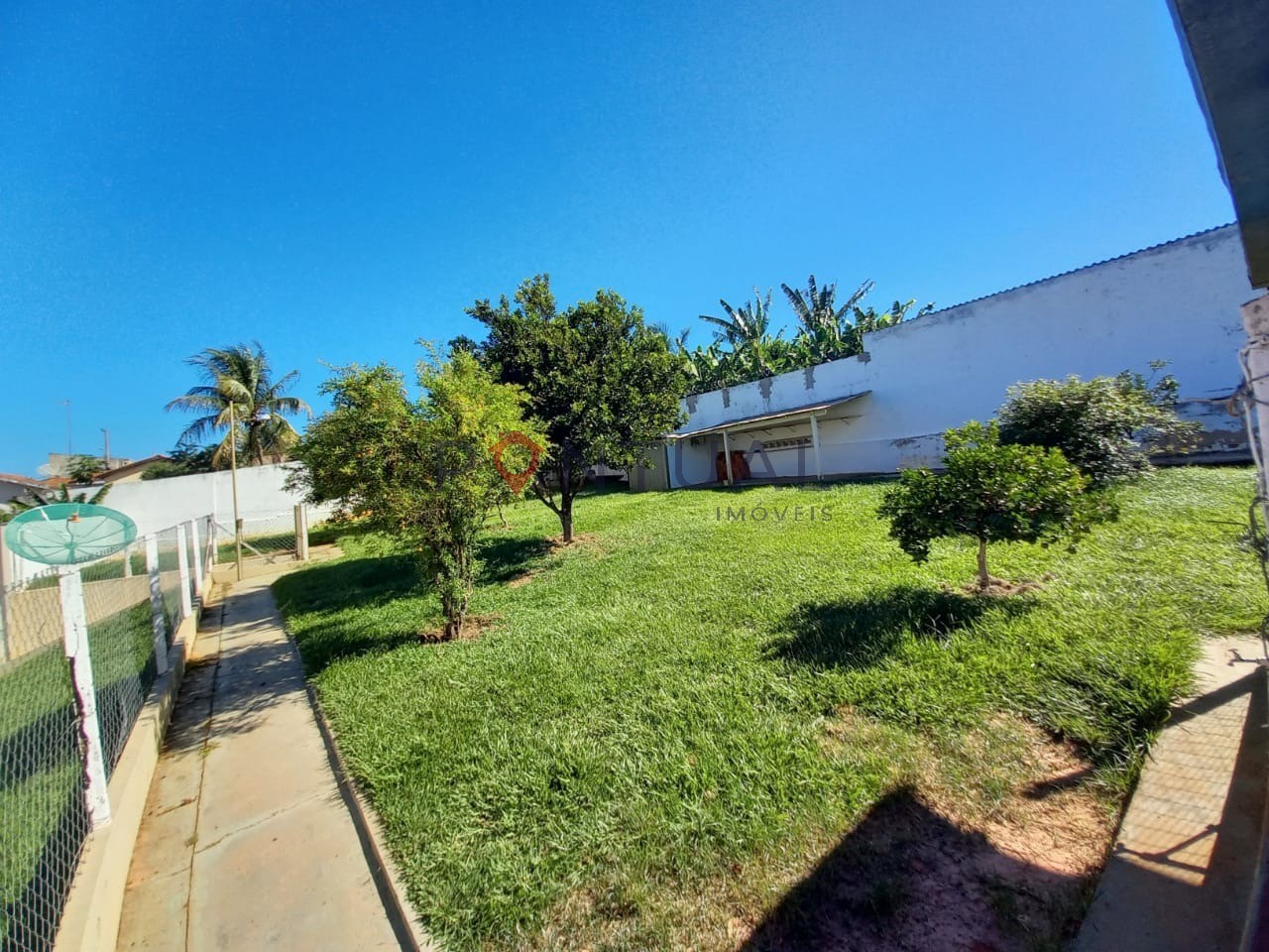 Imperdível! Casa à venda ou locação em Marília-SP, bairro Palmital, 3 quartos, 2 suítes, sala e 5 vagas de garagem.