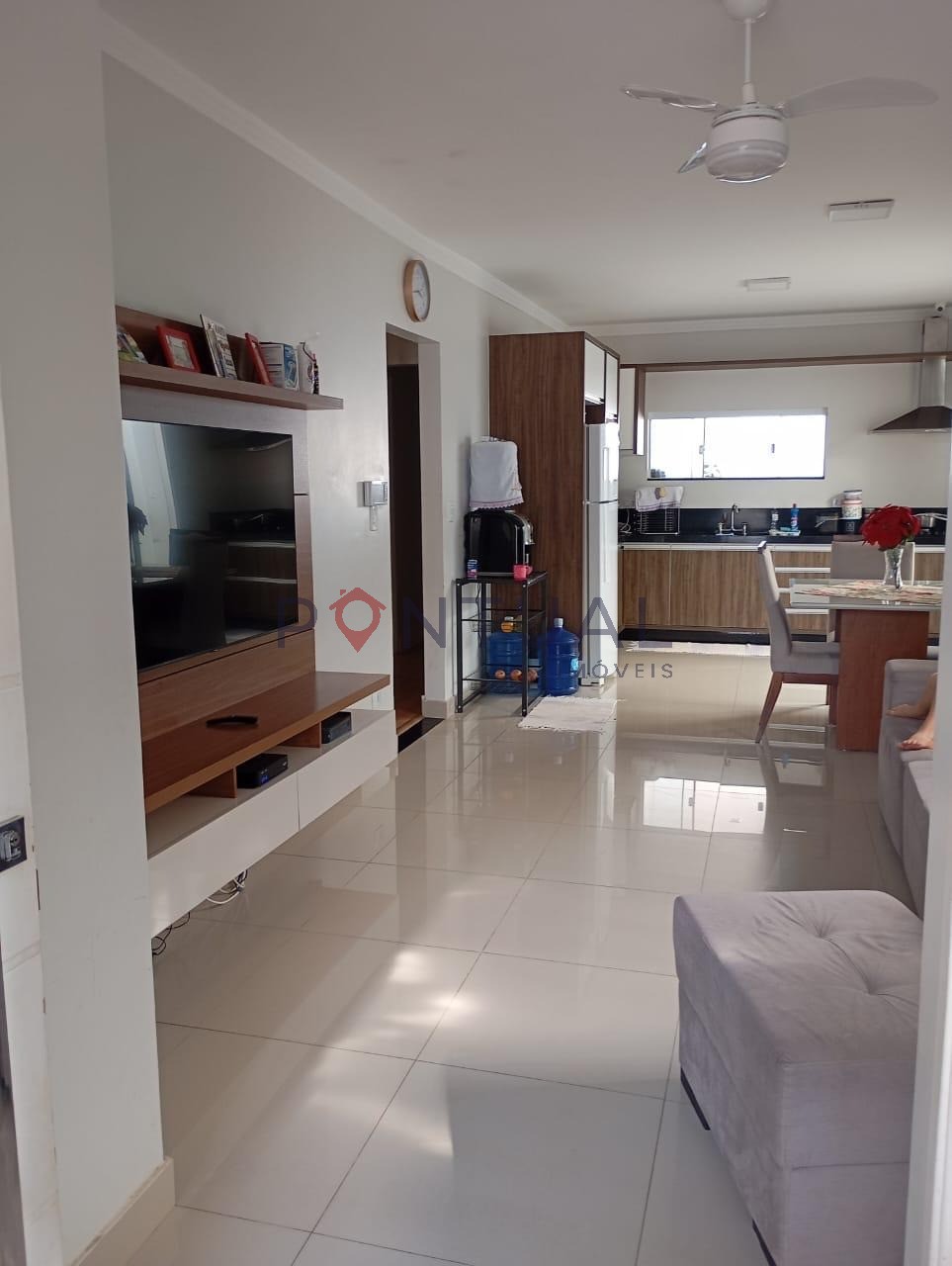 Imperdível oportunidade de adquirir casa com 3 quartos, 1 suíte, 1 sala, 2 banheiros, 2 vagas de garagem, 190 m² em Marília-SP.