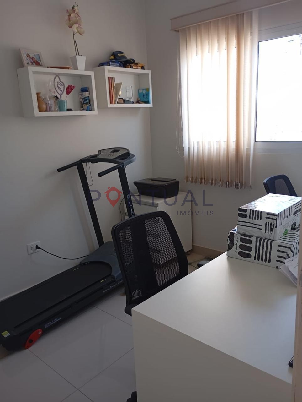 Imperdível oportunidade de adquirir casa com 3 quartos, 1 suíte, 1 sala, 2 banheiros, 2 vagas de garagem, 190 m² em Marília-SP.