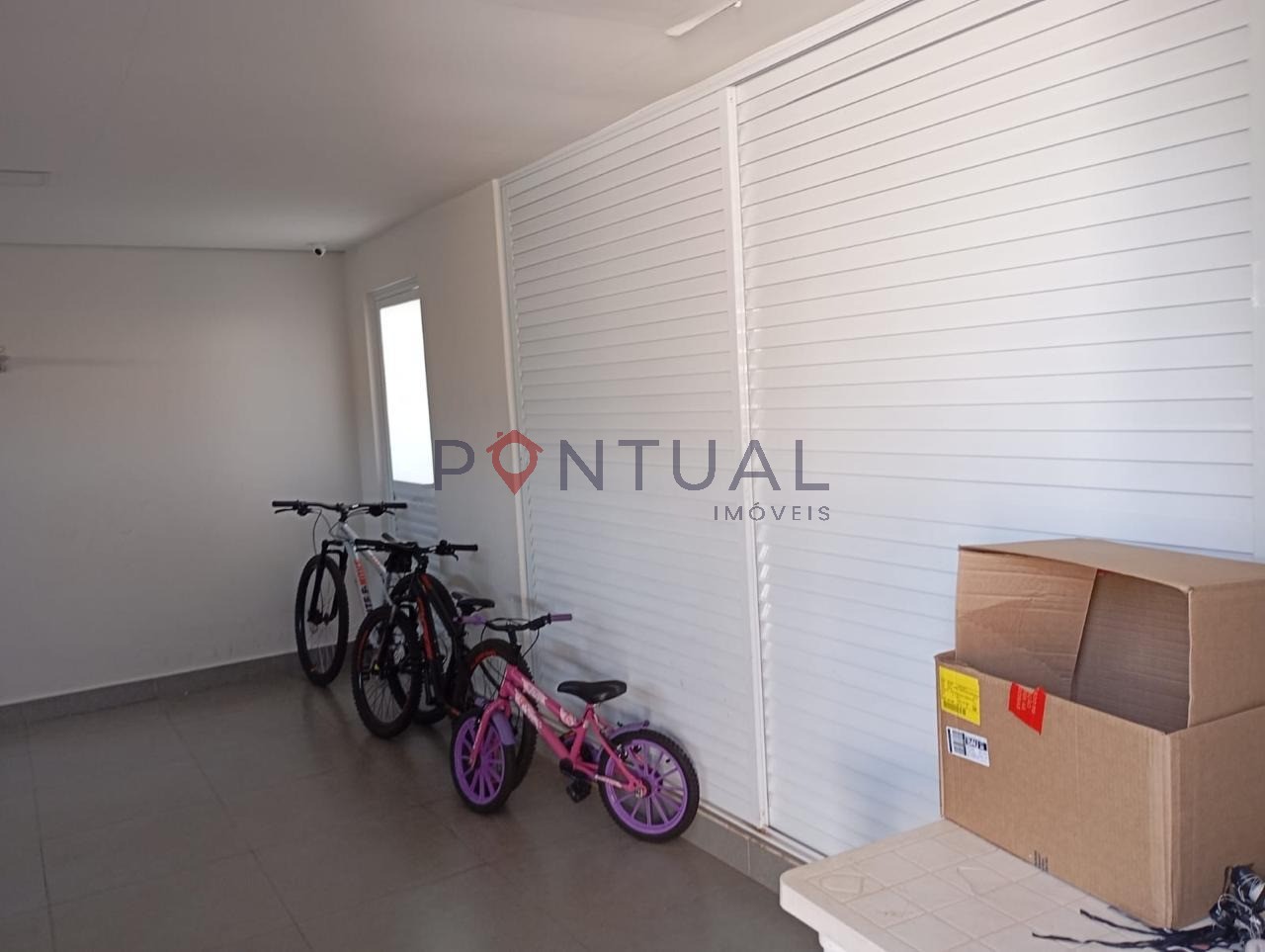 Imperdível oportunidade de adquirir casa com 3 quartos, 1 suíte, 1 sala, 2 banheiros, 2 vagas de garagem, 190 m² em Marília-SP.