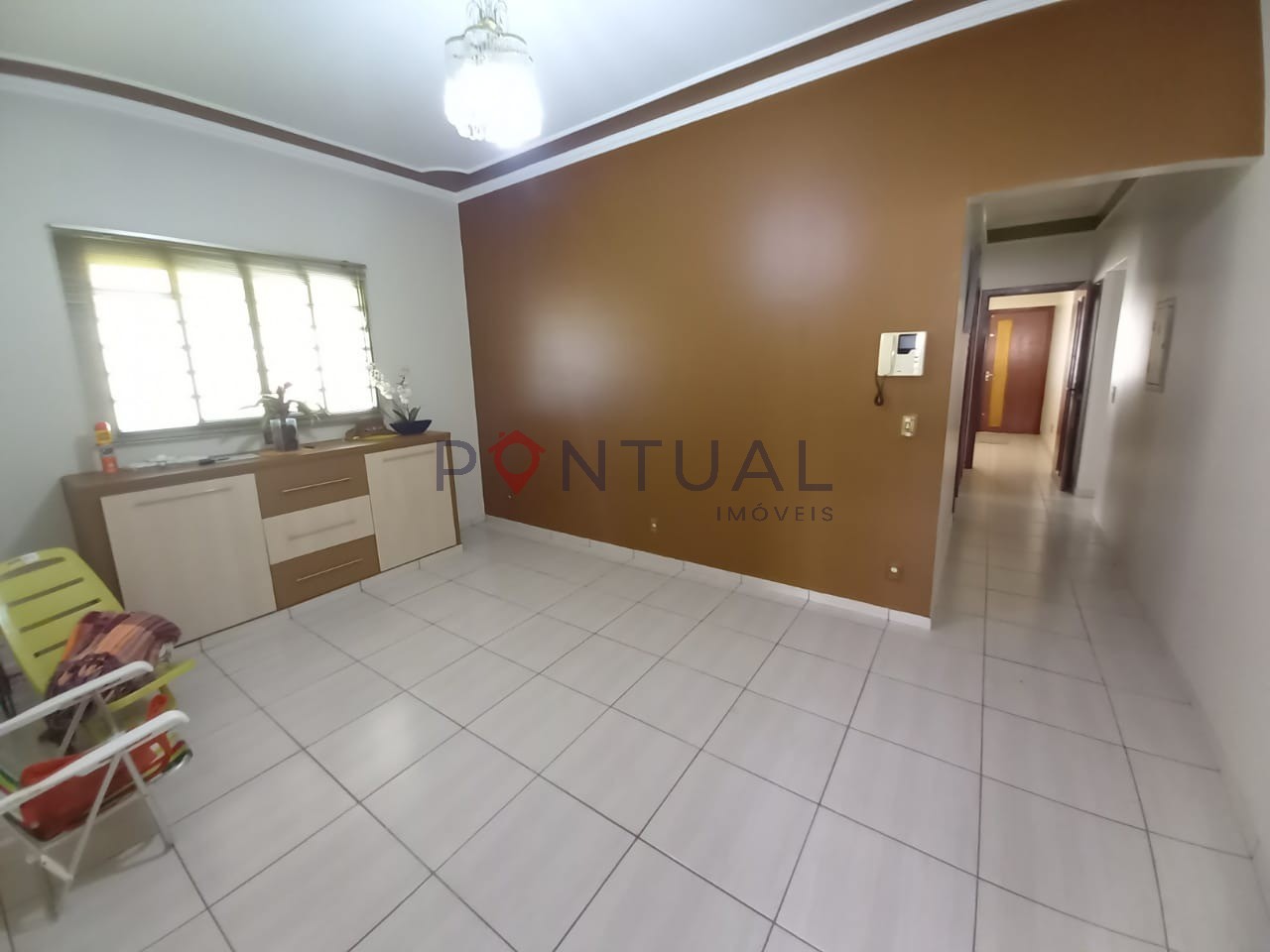 Imperdível! Casa à venda ou locação em Marília-SP, bairro Palmital, 3 quartos, 2 suítes, sala e 5 vagas de garagem.