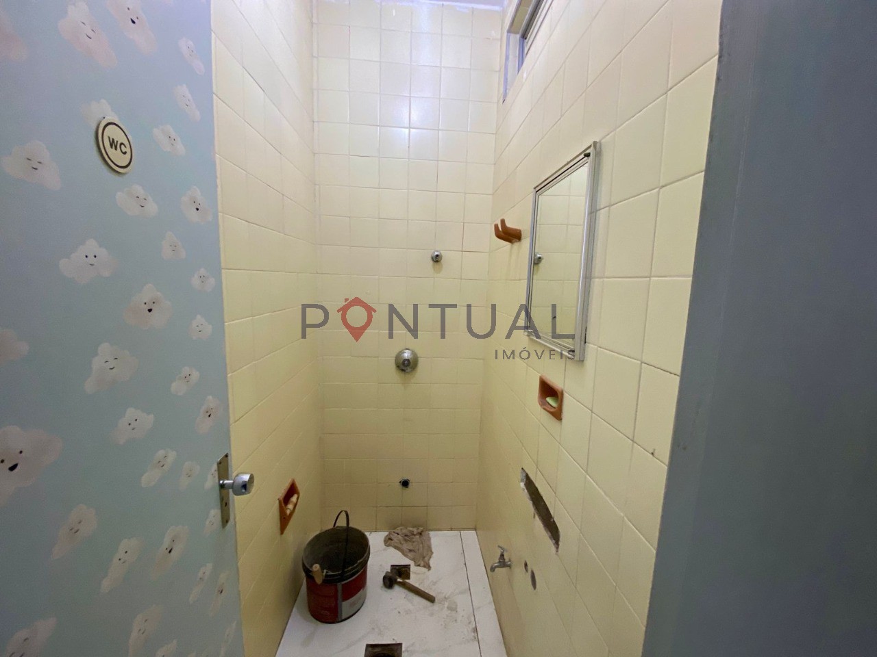 Sala Comercial em Condomínio à Venda em Marília-SP: Localização Privilegiada no Centro, 1 Sala, 2 Banheiros, 52m² de Área.