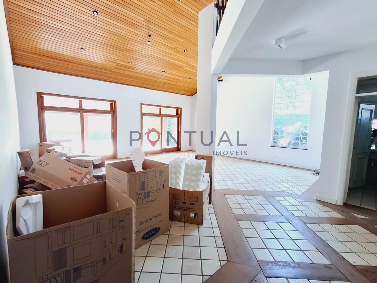 Casa para alugar de alto padrão no Jardim Maria Izabel em Marília-SP. Venha conhecer!