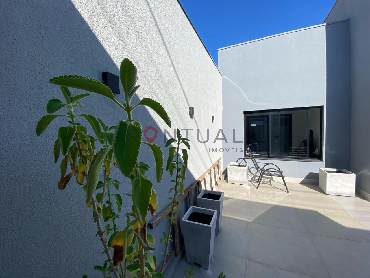Casa de 3 quartos 1 suíteno bairro sérgio roim marília - ven
