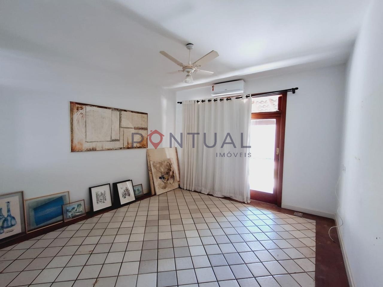 Casa para alugar de alto padrão no Jardim Maria Izabel em Marília-SP. Venha conhecer!