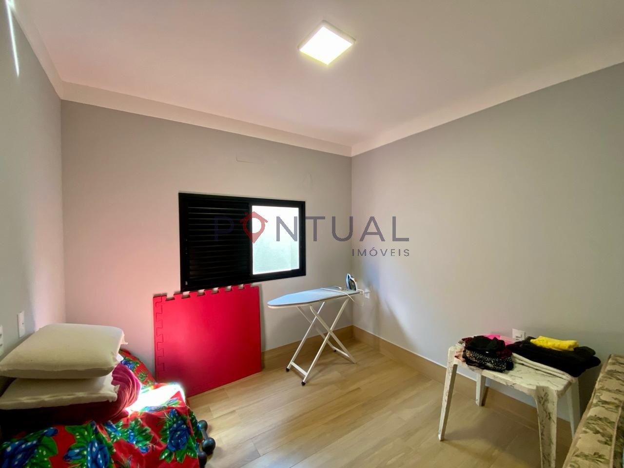 Casa de 3 quartos 1 suíteno bairro sérgio roim marília - ven