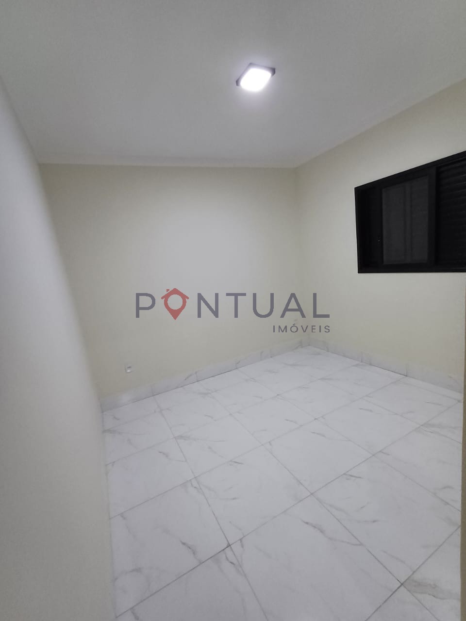 Casa à venda em Marília na Zona Norte. Venha conhecer e comprar com a Pontual Imóveis sua imobiliária em Marília. Simule seu financiamento!