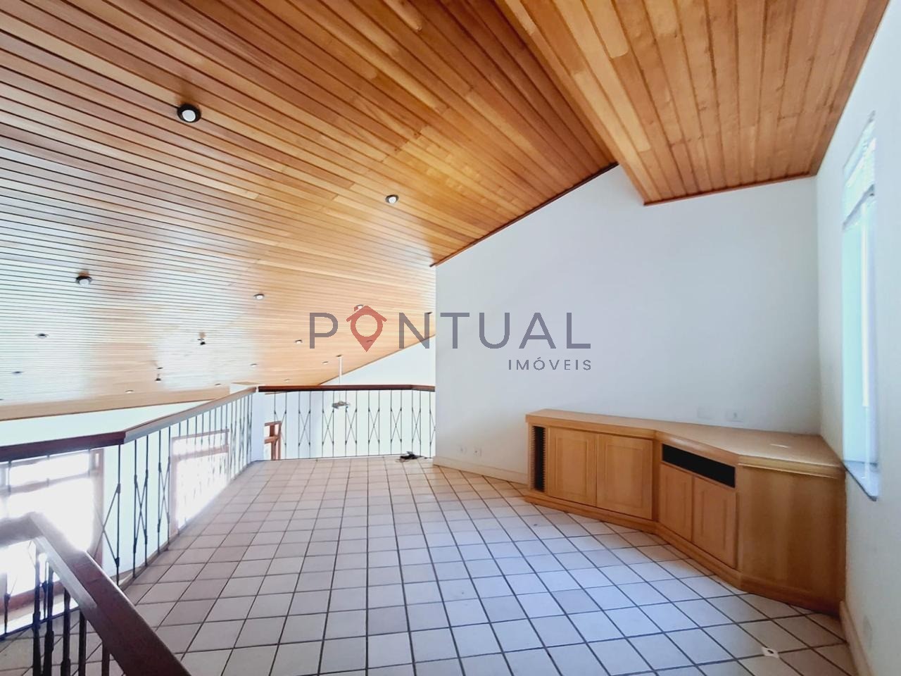 Casa para alugar de alto padrão no Jardim Maria Izabel em Marília-SP. Venha conhecer!