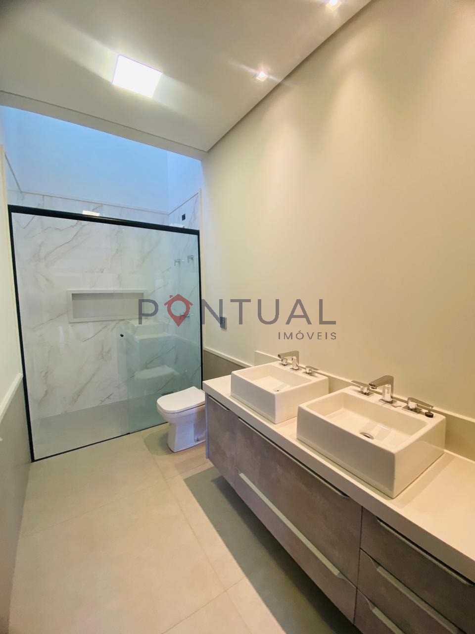 Casa à Venda no Esmeralda Residence II, Marília SP: 3 Suítes, Piscina, Área Gourmet, 250m². Negocie com a Pontual Imóveis sua Imobiliária em Marília