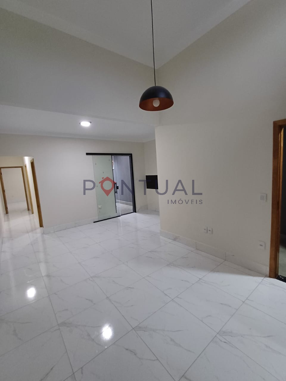 Casa à venda em Marília na Zona Norte. Venha conhecer e comprar com a Pontual Imóveis sua imobiliária em Marília. Simule seu financiamento!