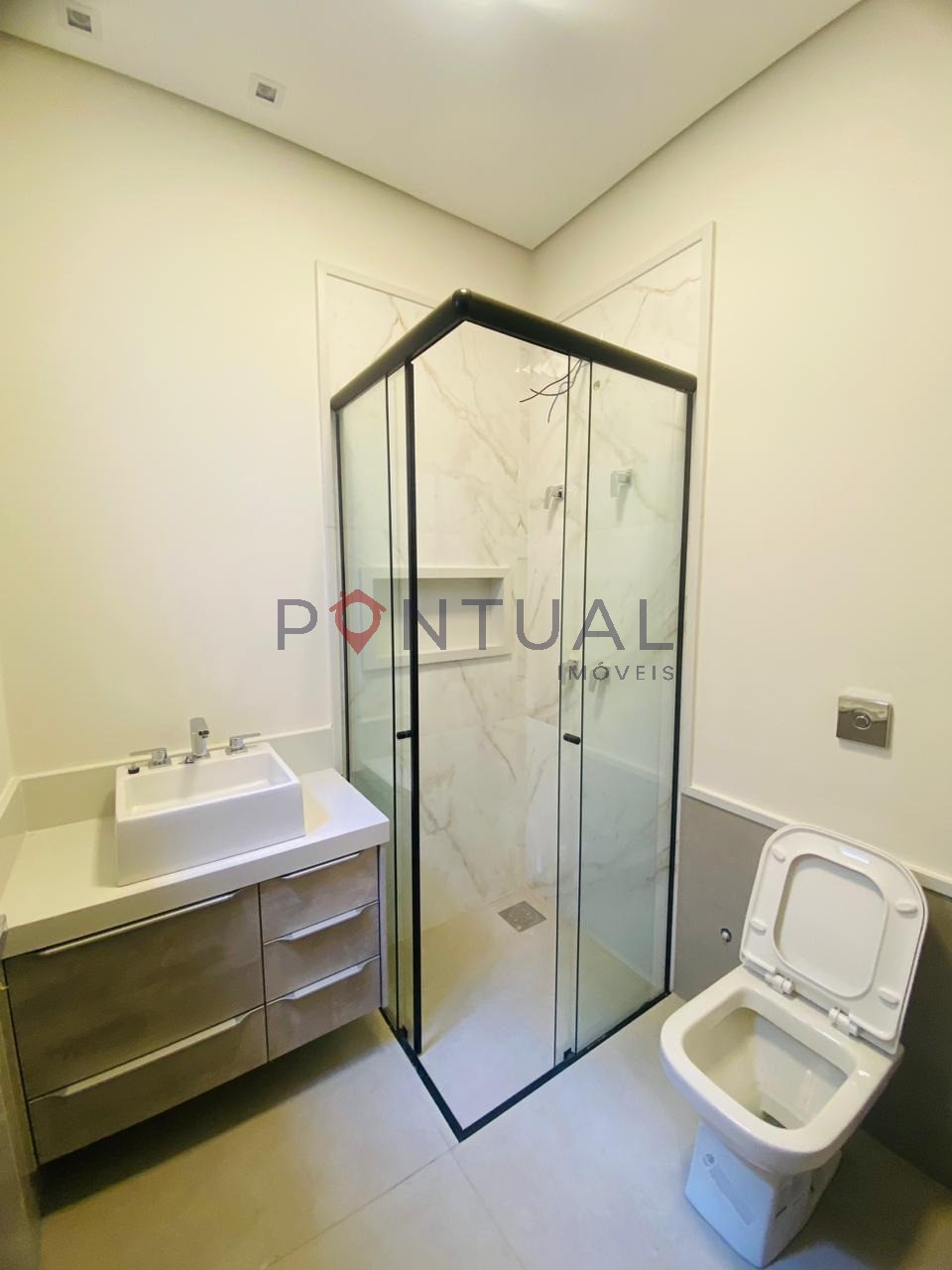 Casa à Venda no Esmeralda Residence II, Marília SP: 3 Suítes, Piscina, Área Gourmet, 250m². Negocie com a Pontual Imóveis sua Imobiliária em Marília